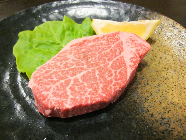 牛肉のヒレ とは 部位の特徴と簡単で最高の焼き方を伝授 お肉なび 美味しい肉には訳がある