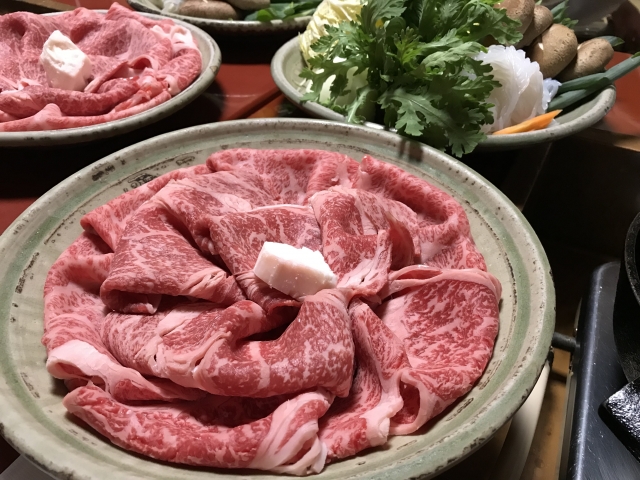 すき焼きの肉の値段 上質な牛肉を自宅で味わいたい方だけ必見 お肉なび 美味しい肉には訳がある
