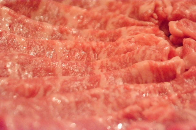 すき焼きの肉の値段 上質な牛肉を自宅で味わいたい方だけ必見 お肉なび 美味しい肉には訳がある